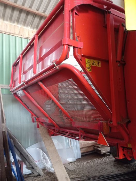 Przyczepa samozbierająca