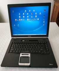 Portátil antigo Toshiba Tecra S2 com porta série