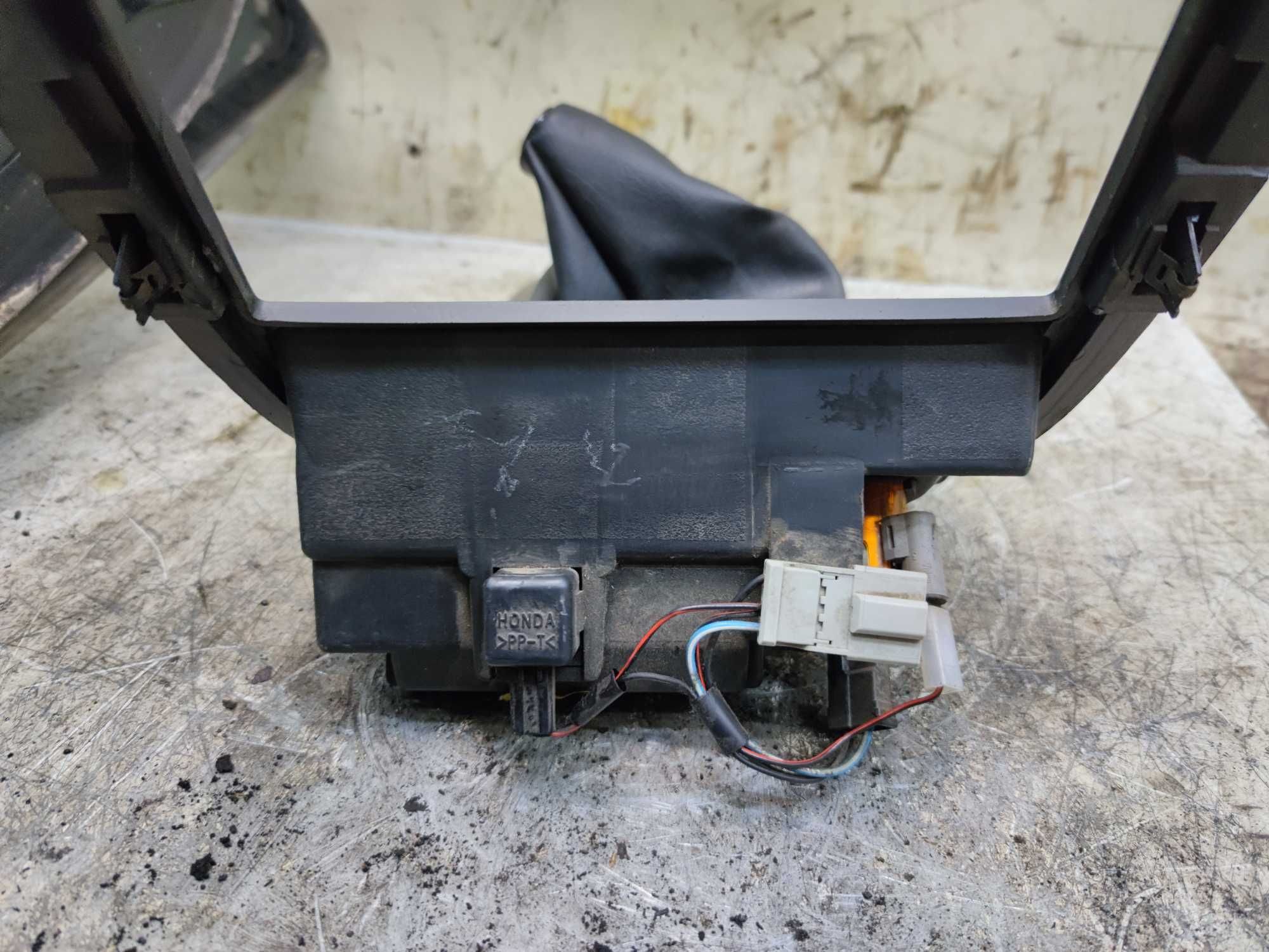 Honda Accord VI Ramka Osłona Konsoli Zapalniczka