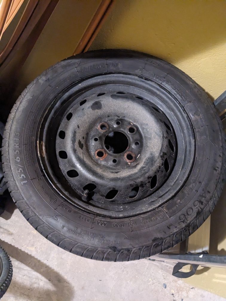 Komplet opon letnich z felgami stalowymi Aplus 155/65/R13