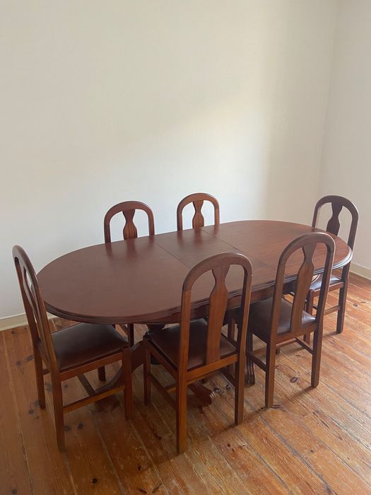 Mesa de Madeira Maciça Extensível + 6 cadeiras