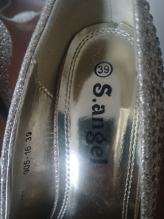 Szpilki złote cekiny 39