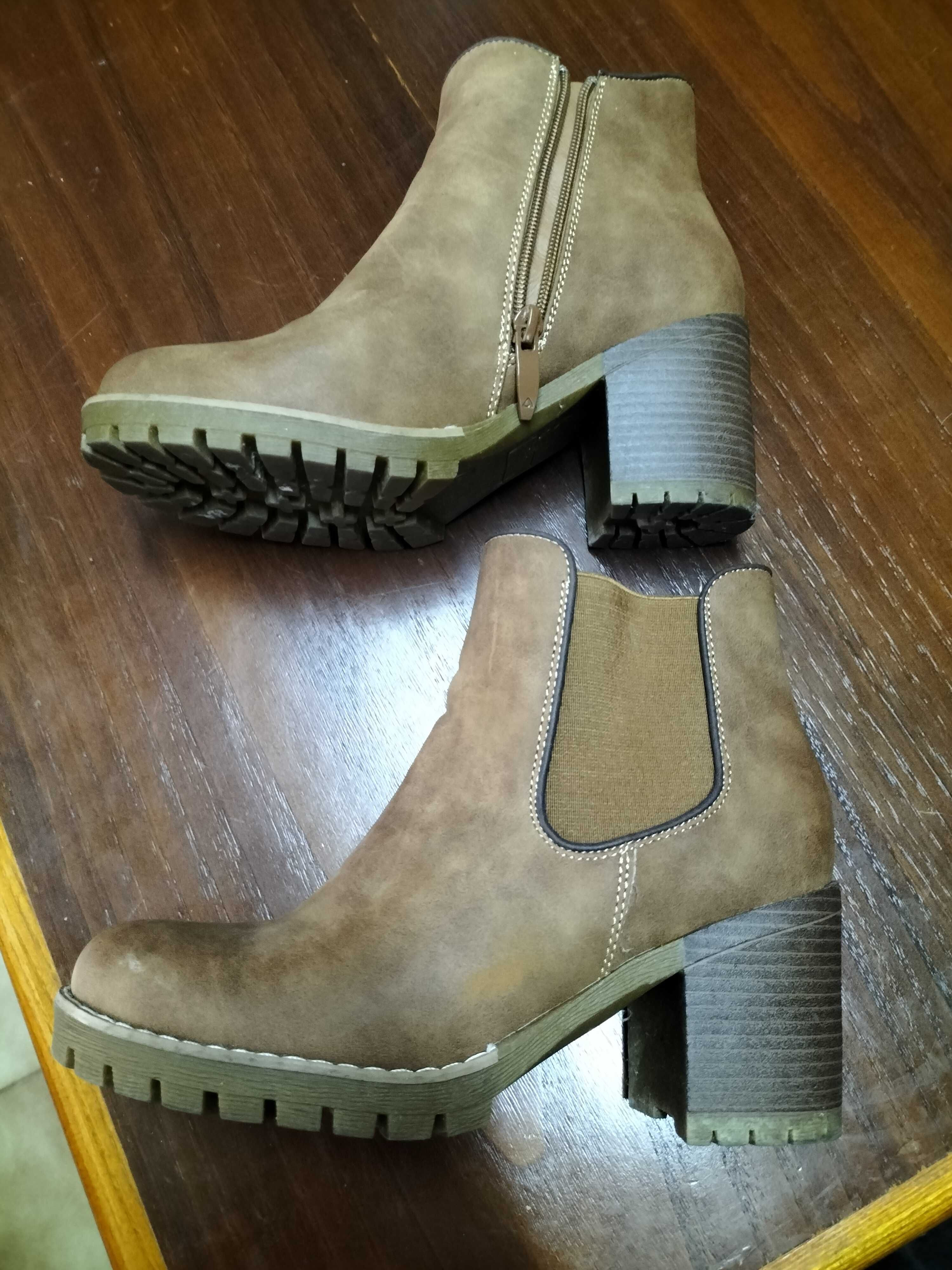 Botas da marca Natura, n.37, em excelente estado, como novas.