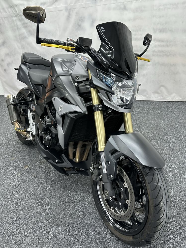 Suzuki GSR 750 Pięknie utrzymany