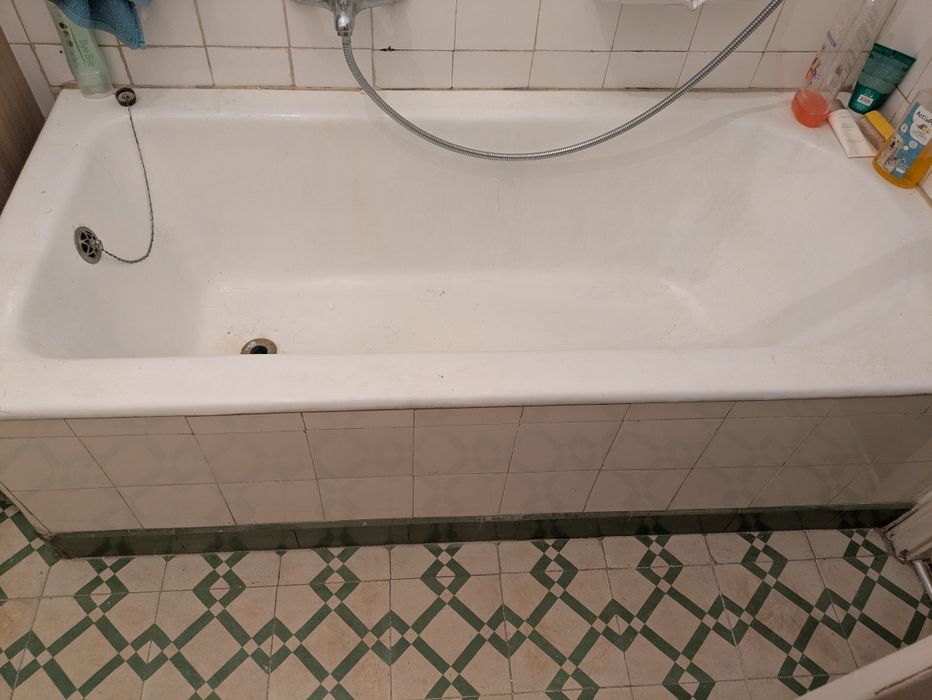 Banheira de chumbo antiga em bom estado