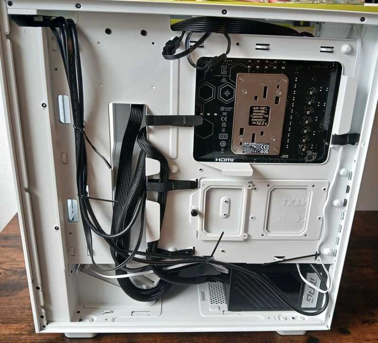 Komputer gamingowy RTX 5070 Ti, Ryzen 7, 32GB DDR5, 2TB SSD, nowy