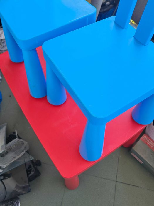 Stolik i 2 krzesełka dla dzieci IKEA Mammut
