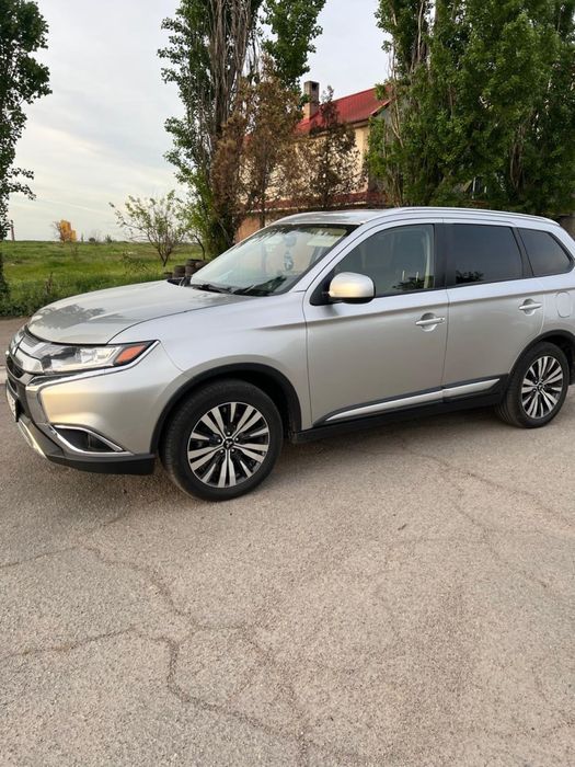Продам власне авто Mitsubishi Outlander в гарному стані