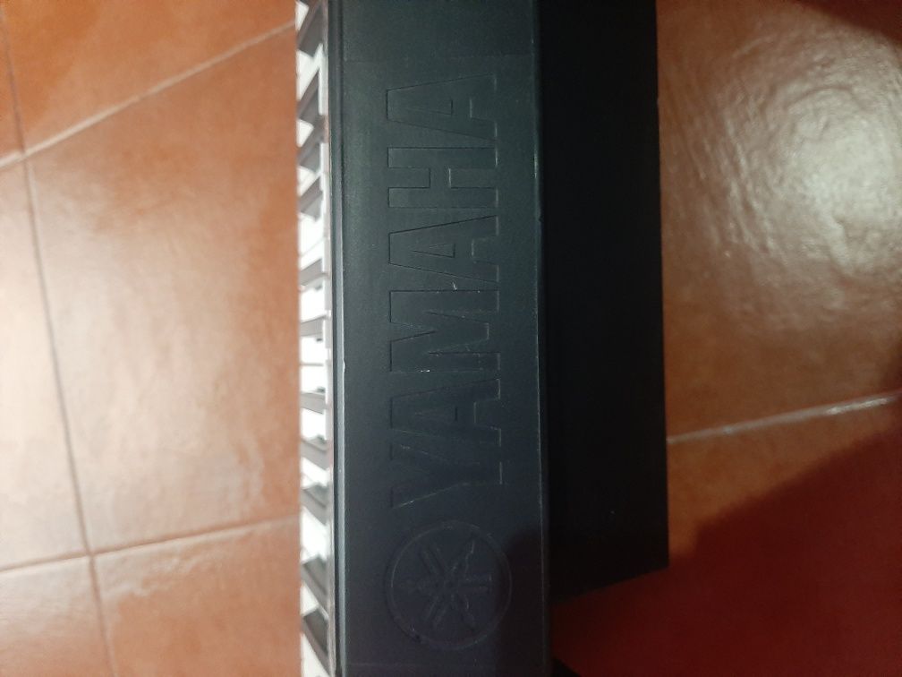 Piano  YAMAHA  em ótimo estado