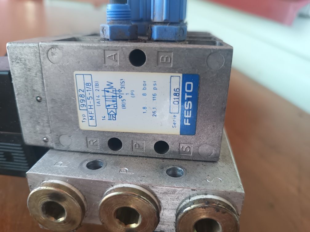 Wyspa zaworowa elektrozawór Festo MFH-5-1/8 MFH-3-1/8