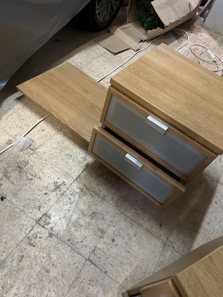 2 mesas de cabeceira