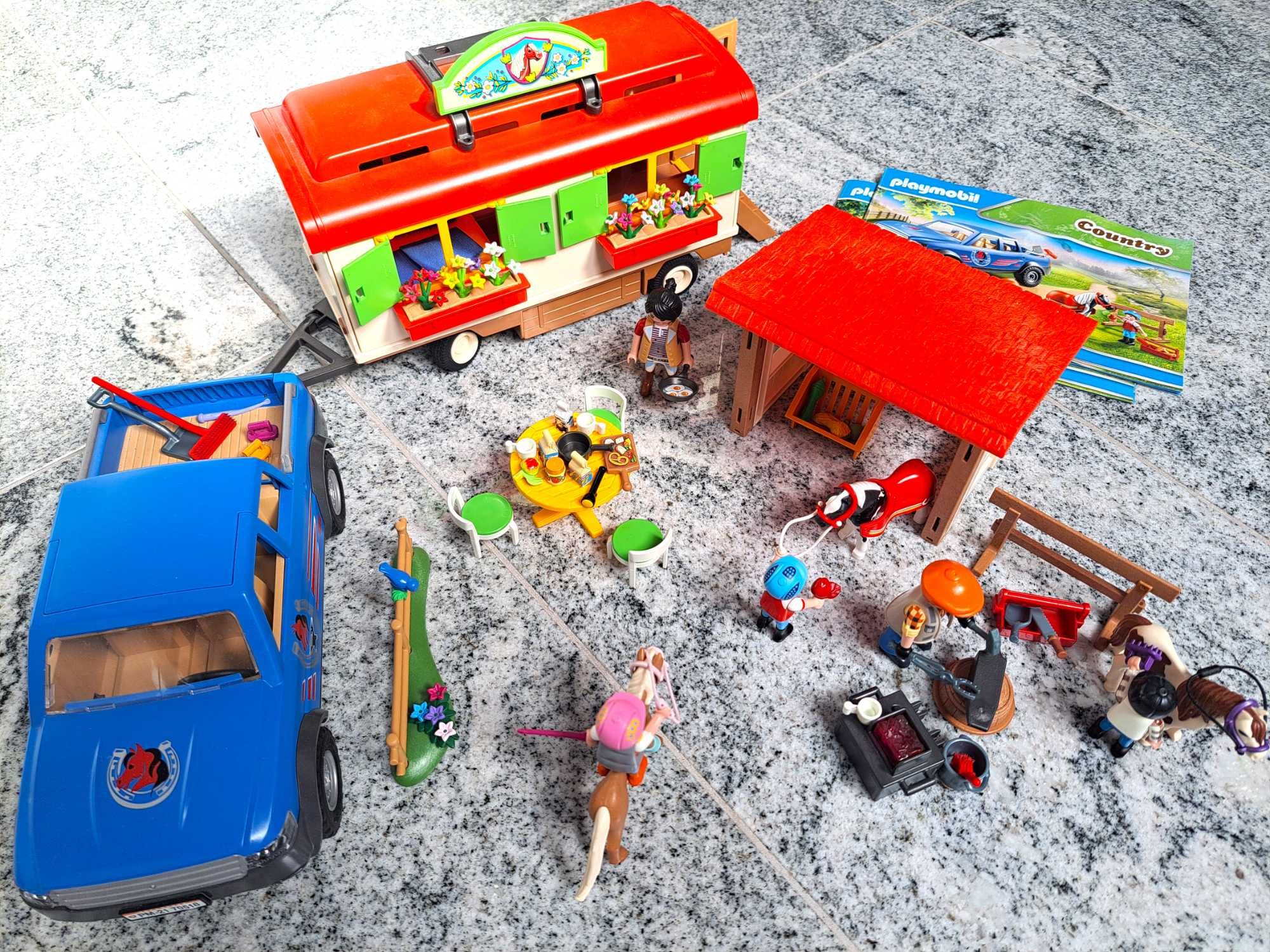 PLAYMOBIL 70510 i 70518 Konie, kowal, przyczepa kempingowa