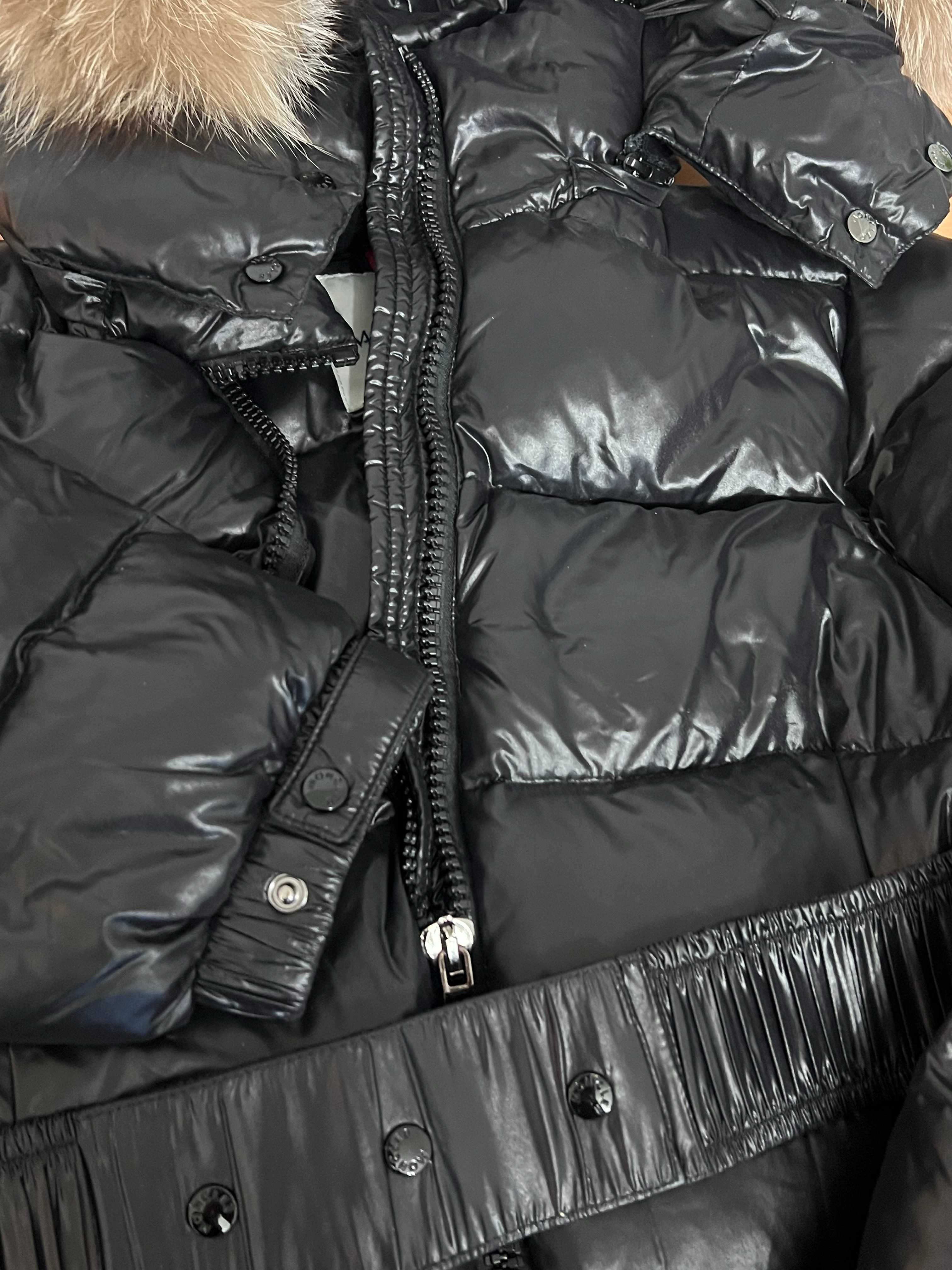 Жіночий пальто-пуховик Moncler