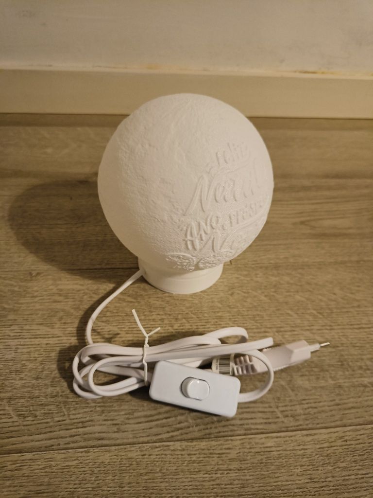 Lâmpada led forma de lua com foto personalizada.