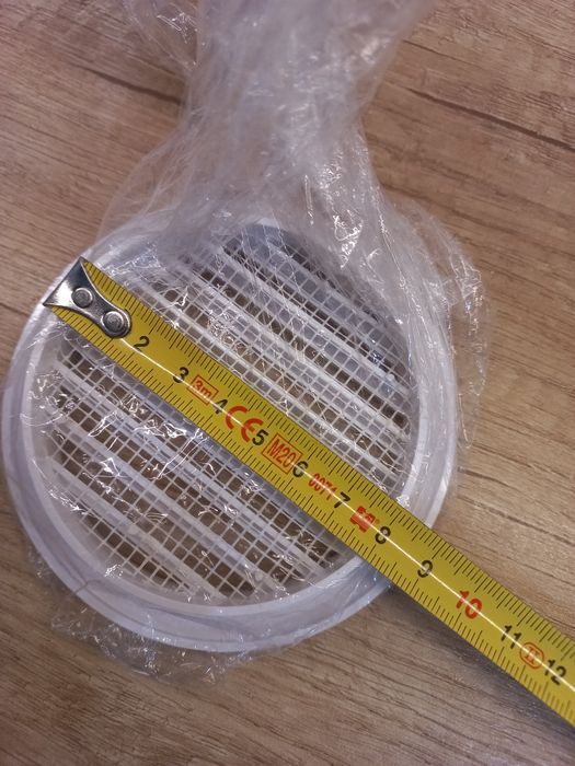 Kratka wentylacyjna okrągła z siatką 8cm