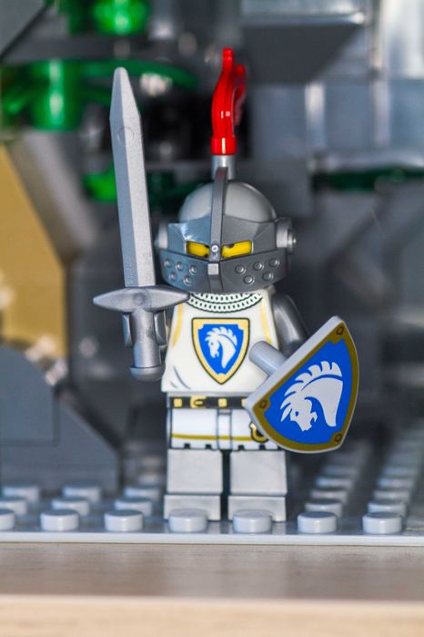 Lego minifigurka - Rycerz z Zamku Konia.