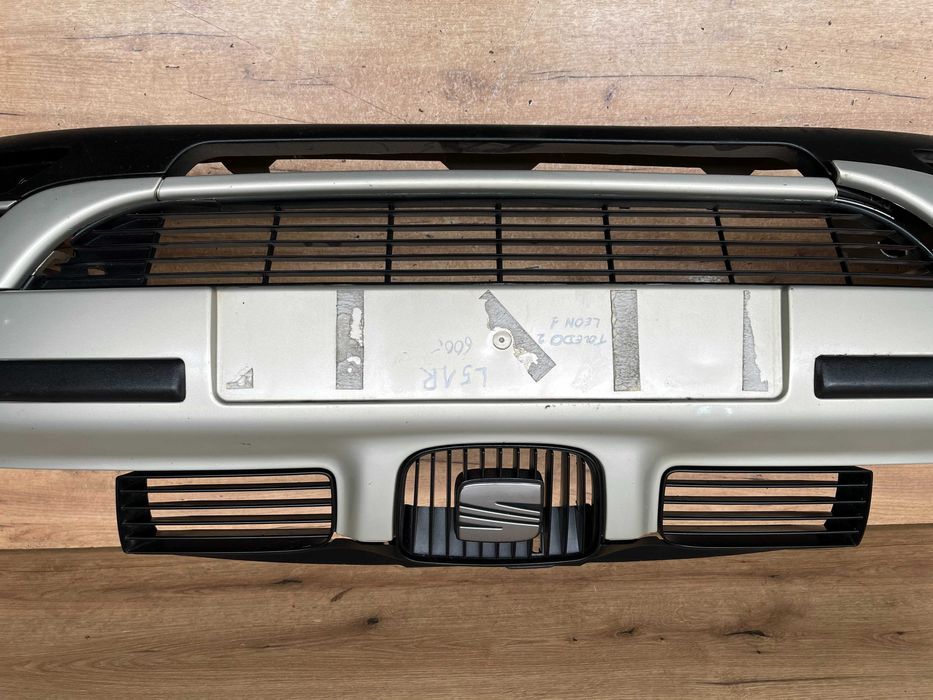 Zderzak przedni Seat Leon 1 kolor la1r