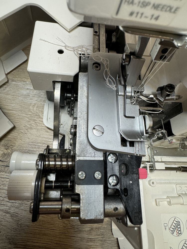 Оверлок Janome ML 785 (в подарунок текстуровані нитки)