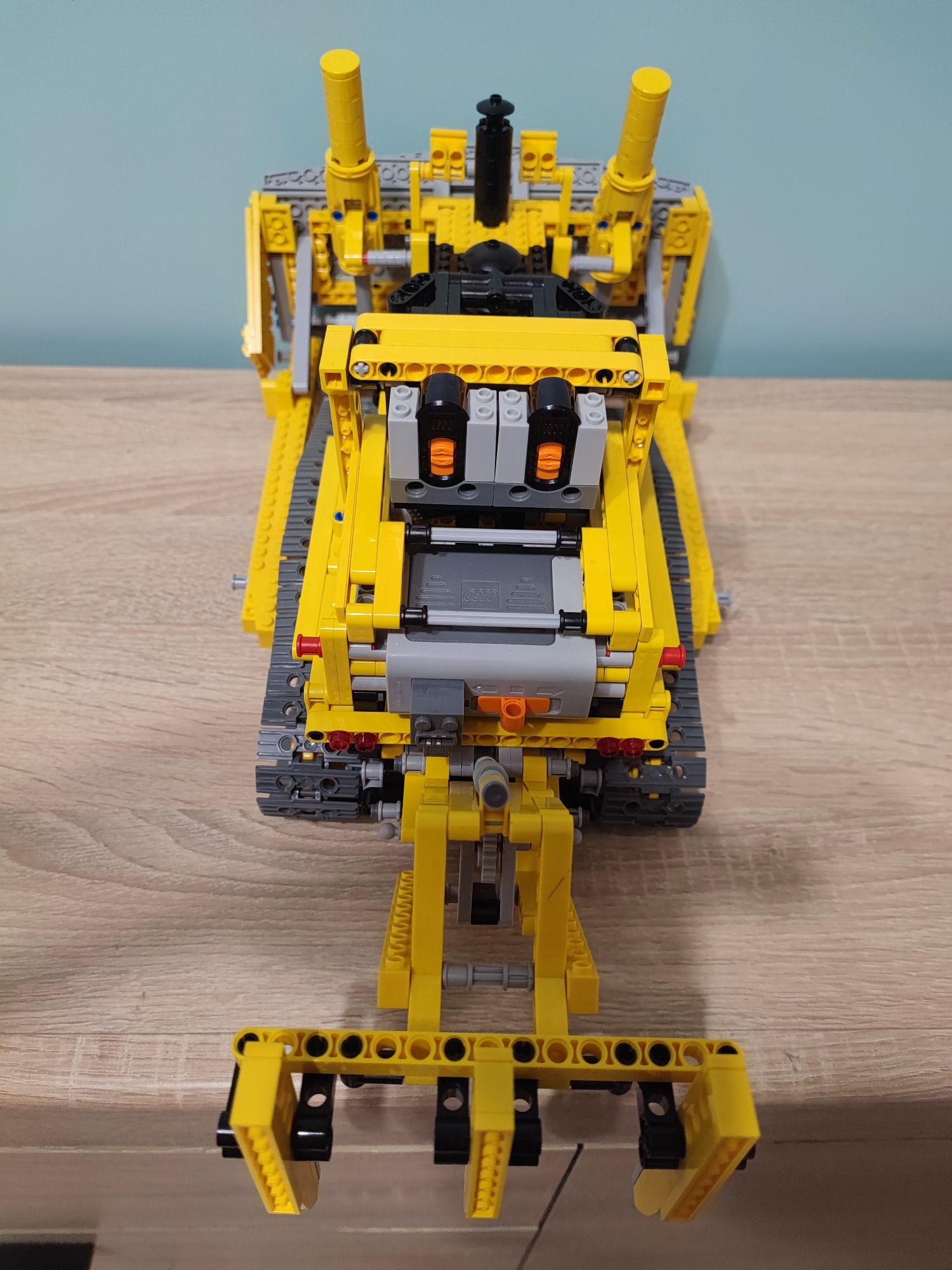 LEGO® 8275 Technic - Buldożer z silnikiem