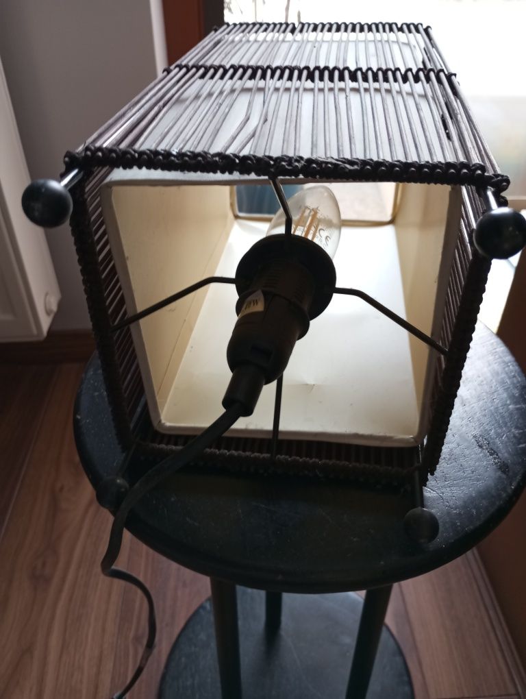 Lampa stołowa z ratanu