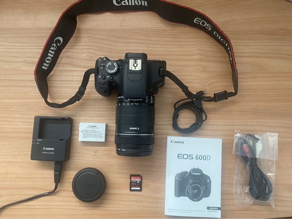 Máquina fotográfica Canon EOS 600D