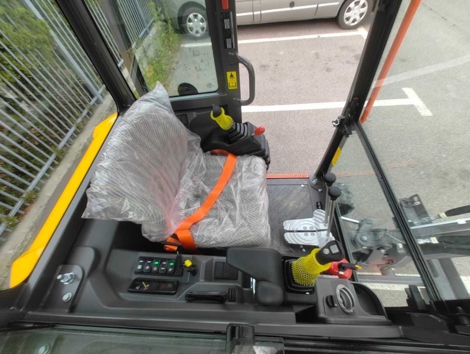 Minikoparka VOLVO EC18E ! 3 Łyżki + Szybkozłącze mechaniczne i inne !