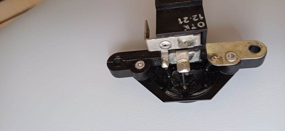 Регулятор напряжения ваз, газ 80а щетки генератора 9412.3701