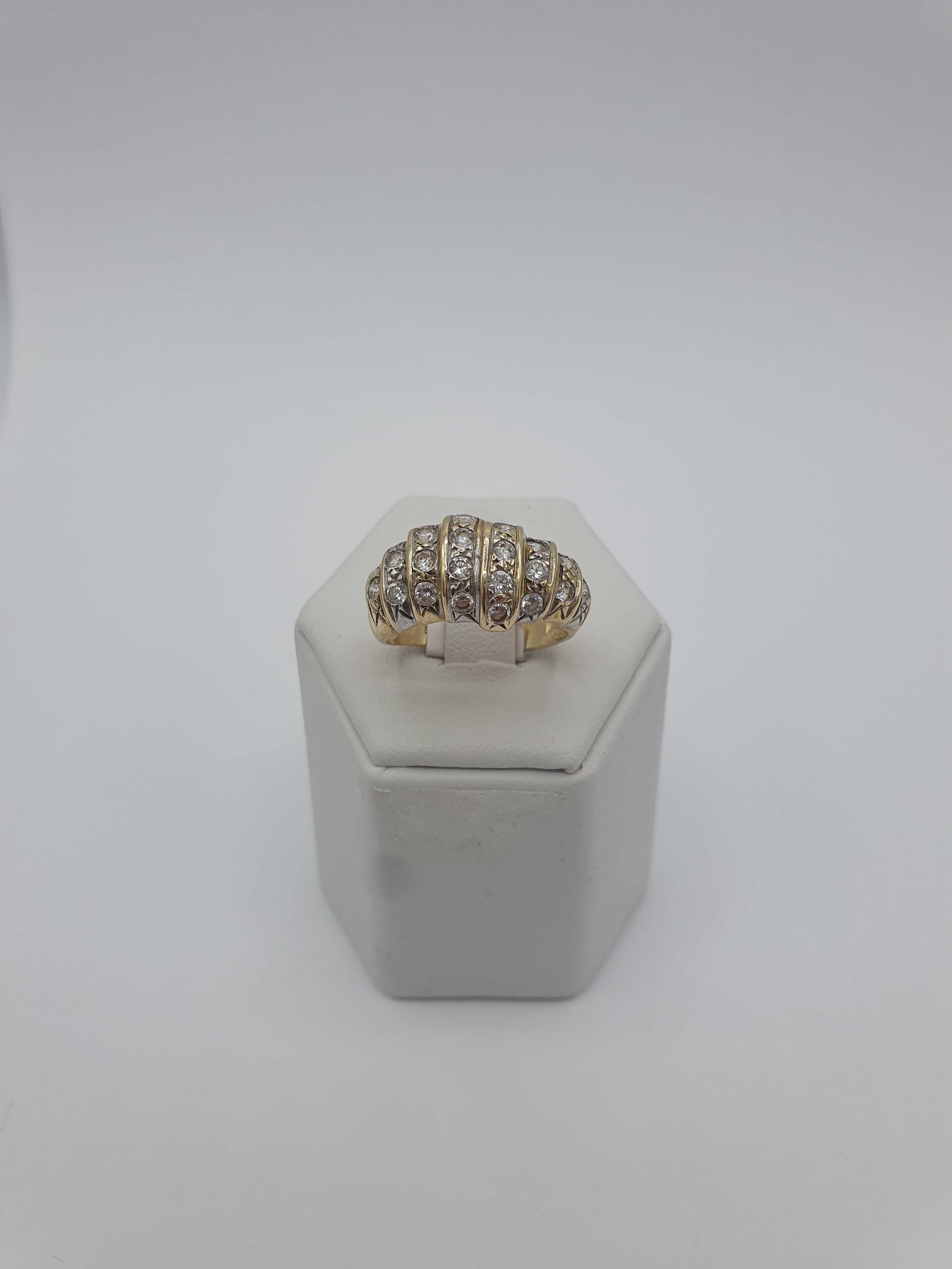 Złoty pierścionek z cyrkoniami P:585 / G:4,65