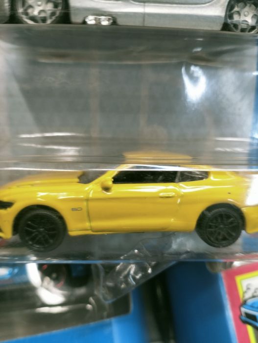 Burago resorki dodge challenger srt o Mercedes AMG zestaw