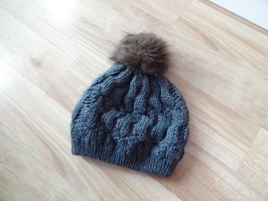 beret z pomponem Nowy
