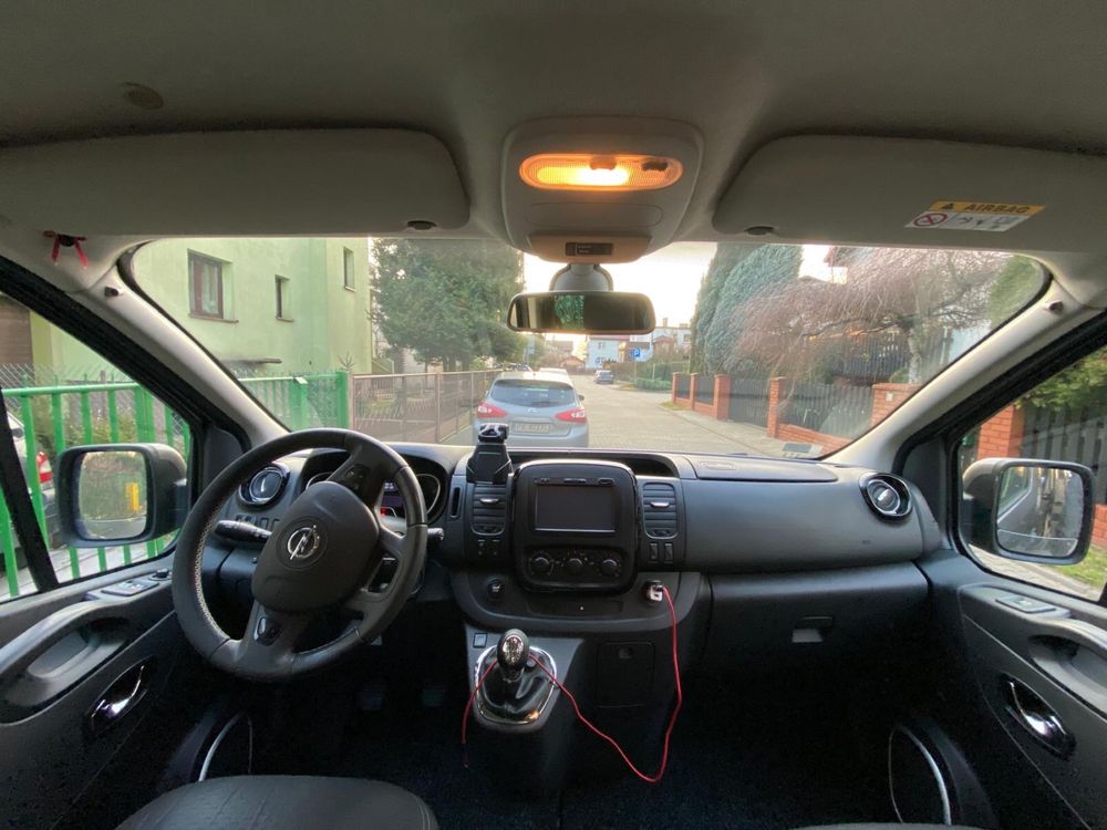 Sprzedam busa Opel Vivaro, Kombi Edition L2H1, wersja long, 2,9t, 8-os