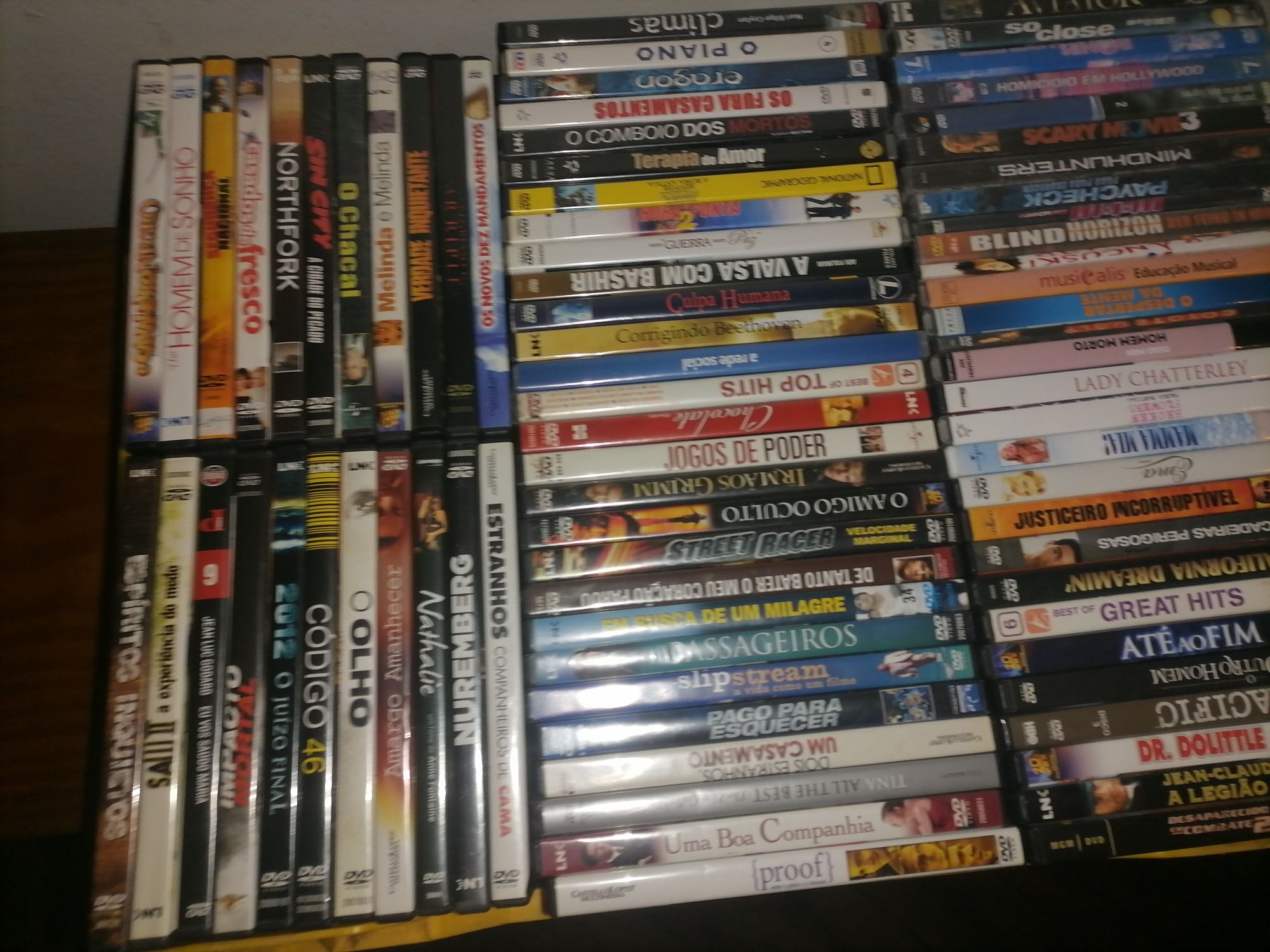 Conjunto 80 DVD filmes diversos por 40 €