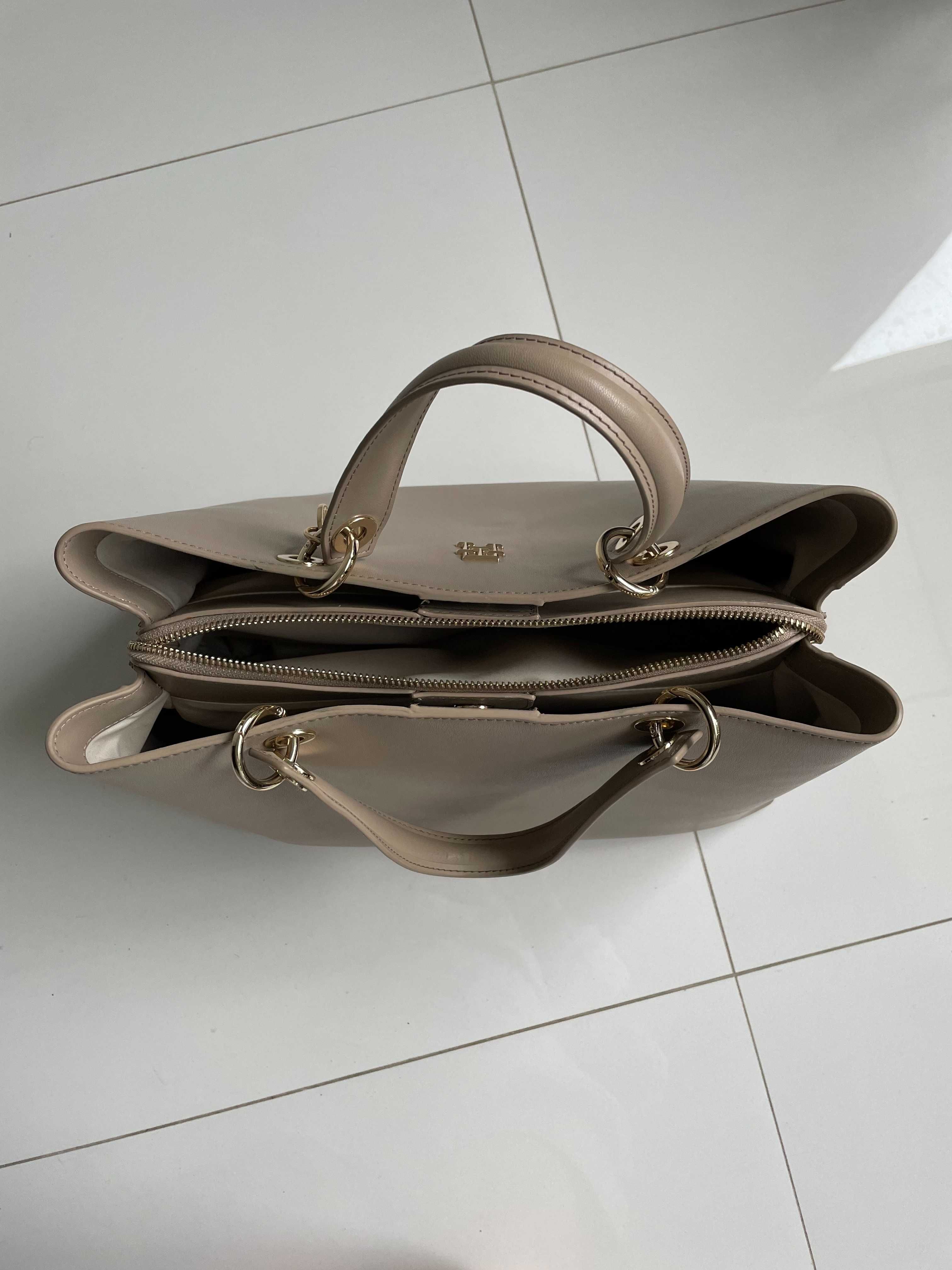 Torebka Tommy Hilfiger Th Chic Satchel AW0AW14784 AEG duża kuferek
