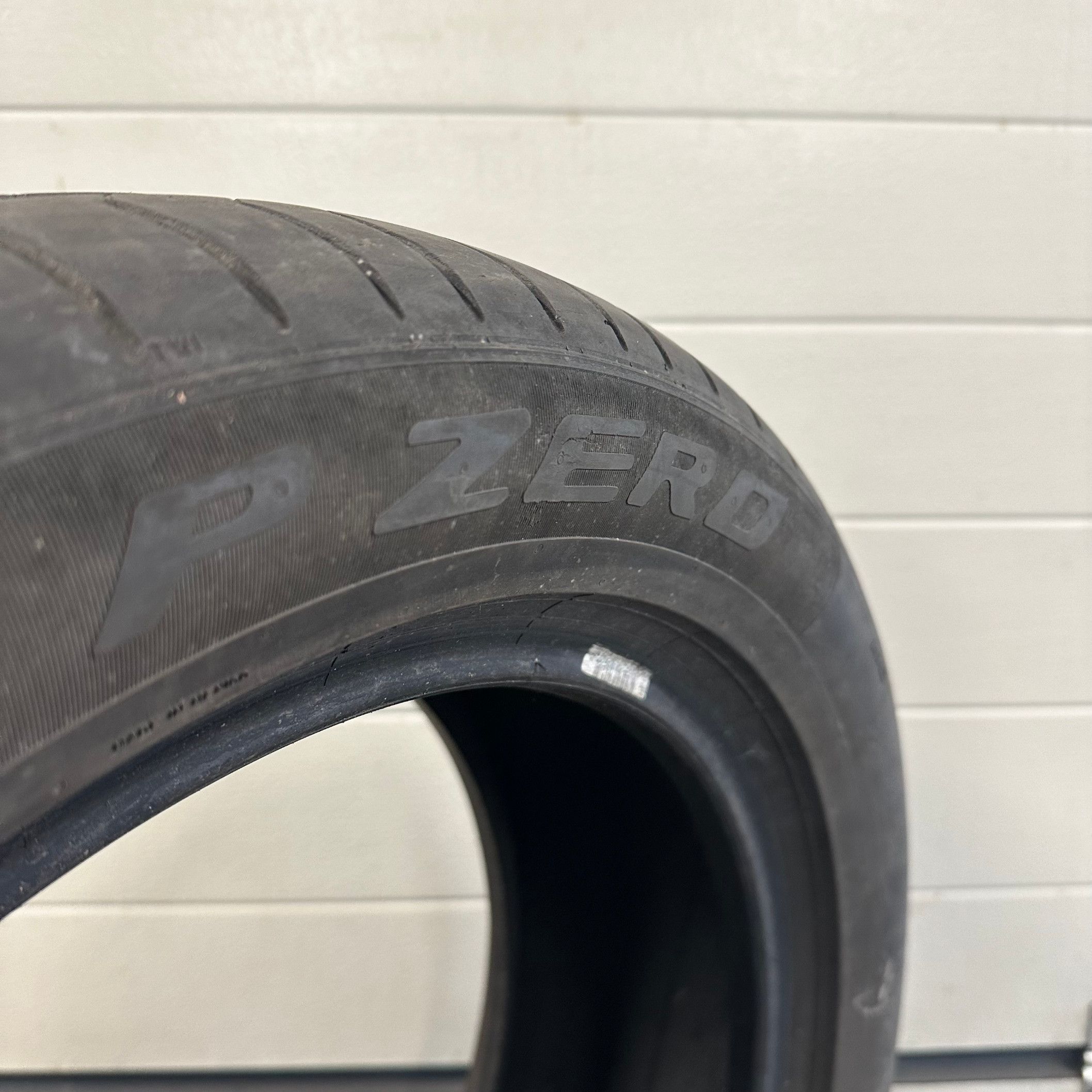 Opony Pirelli P ZERO - 235/50/19