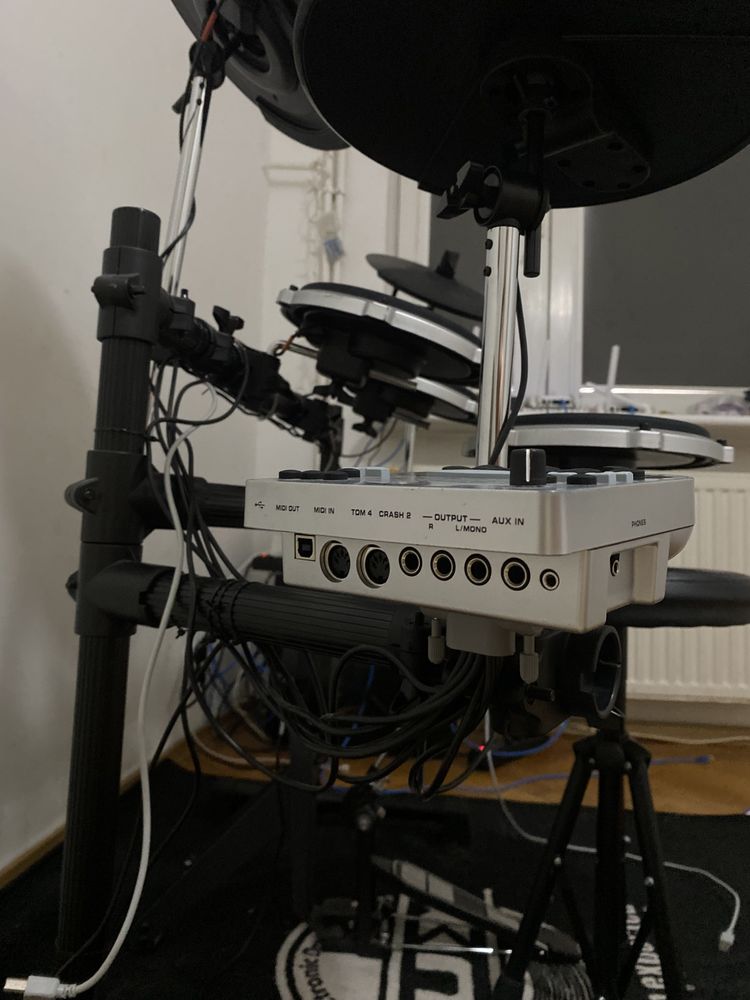 Perkusja Behringer