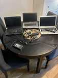 3 laptopy na części i 2 ładowarki