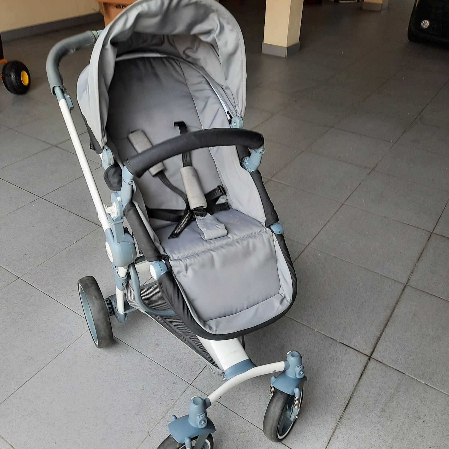 Carinho de bebé + ovo + isofix