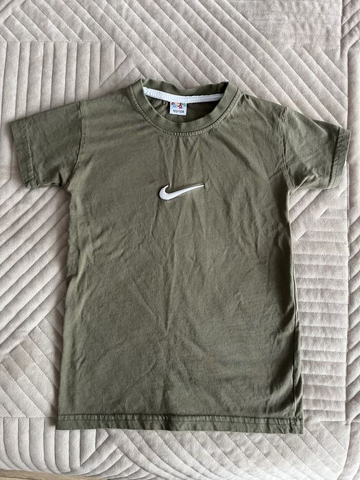 Koszulka khaki Nike roz 122/128 z krotkim rękawkiem tshirt