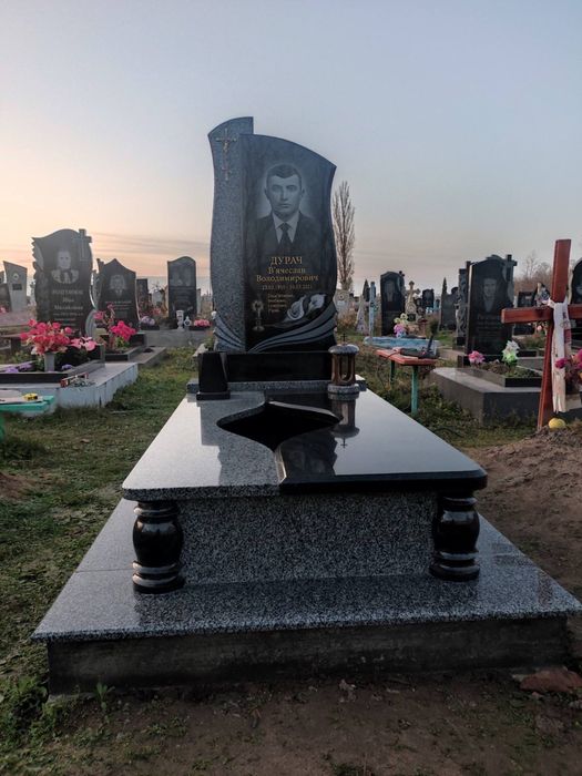 Виріб одинарний з каменю
