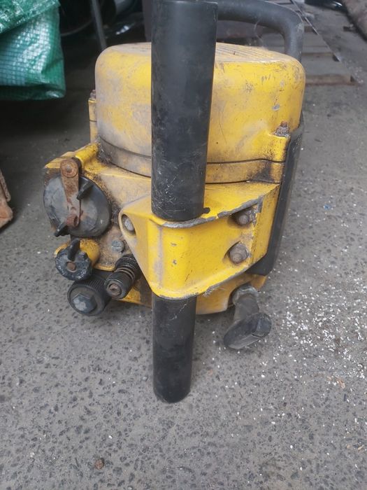 Відбійний молоток Pionjar