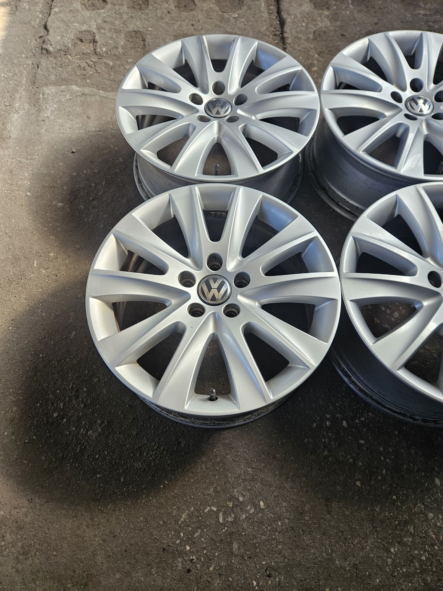 Alufelgi 17" VW Golf V VI VII VIII Passat B5 B6 B7 B8 CC Caddy Sharan