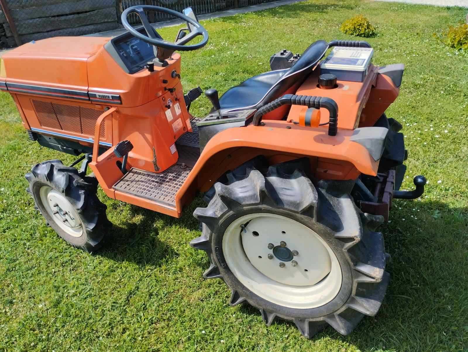 Мінітрактор Kubota B1-15 Bulltra з фрезою