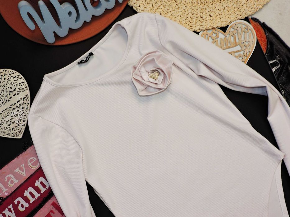 Sabra Prążkowane body kwiat serduszko perełki złoto L