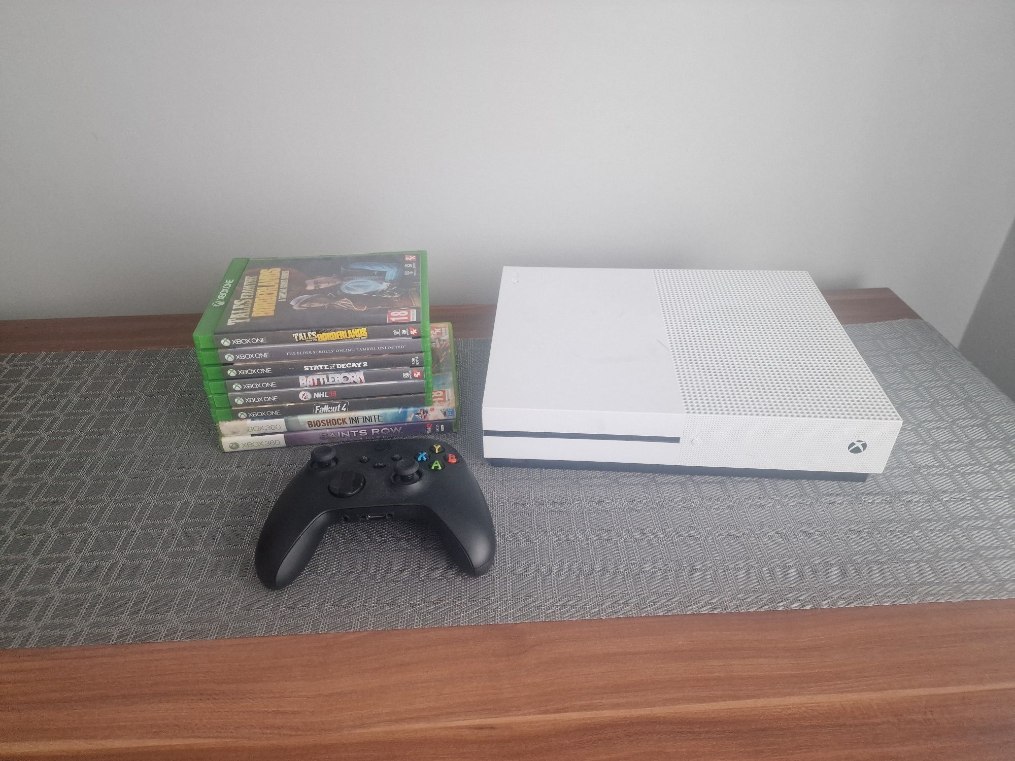 Xbox one s + 8 gier + oryg pad black model 1914 ! Calosc sprawna