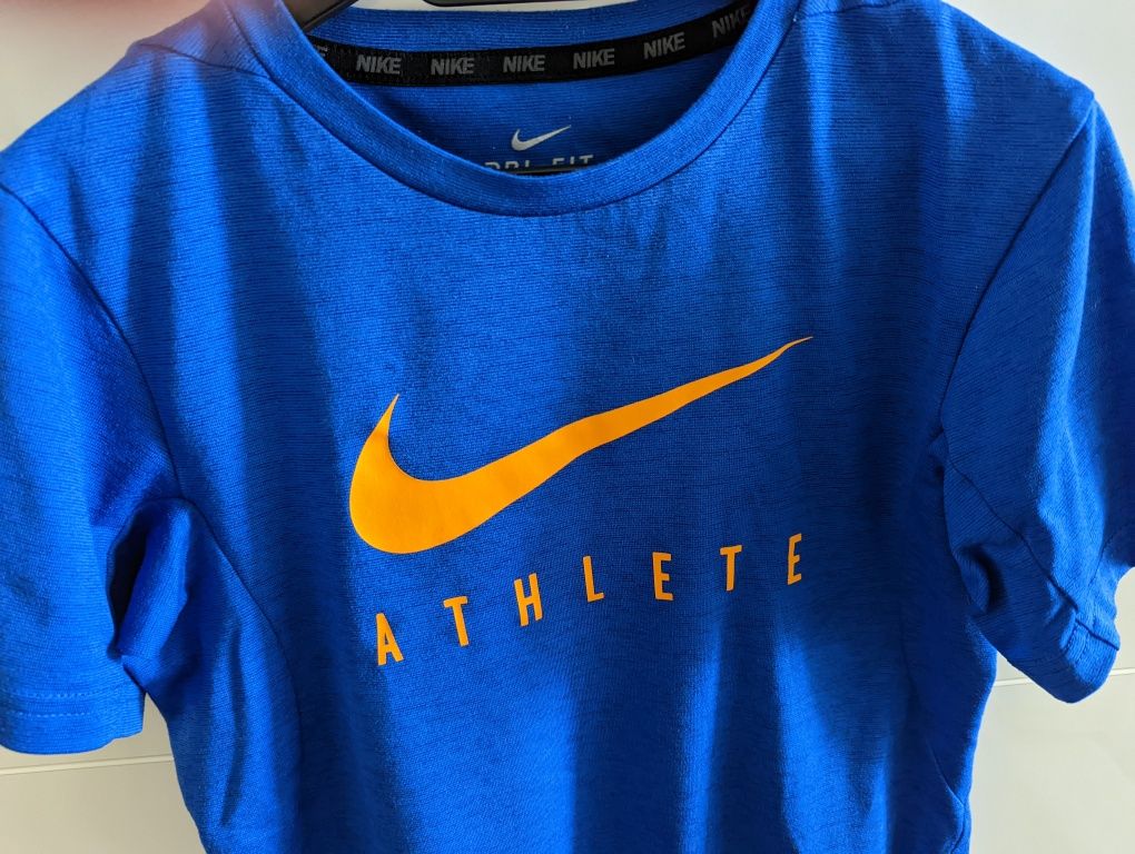 Nike koszulka t-shirt bluzka z krótkim rękawem rozmiar 134 6 - 7 lat