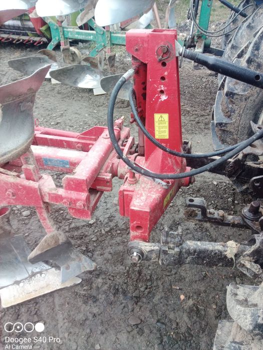 Pług 3 skibowy obrotowy