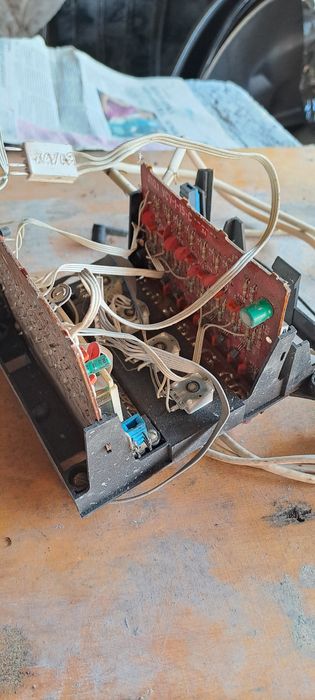 Плати радіодеталей од старенького телевізора