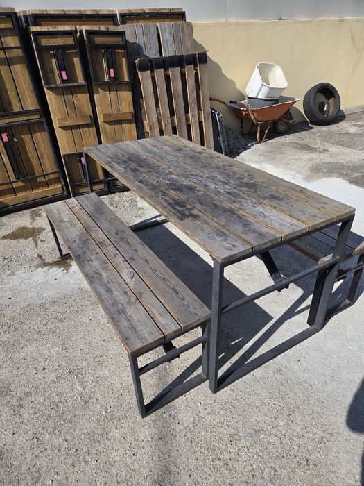 Mesa com dois bancos exterior
