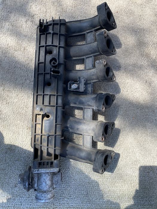 Колектор впускний bmw e39 525 tds