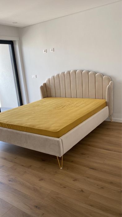Cama de casal em tecido 180x200 sem colchao